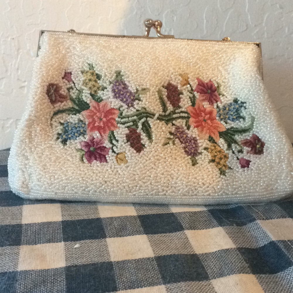 Beaded clutch